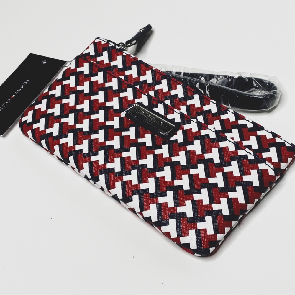 Tommy Hilfiger Handheld Wallet